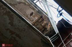Nguy hiểm rình rập hàng chục nhân khẩu sống trong biệt thự cổ kiểu Pháp gần 100 tuổi sắp sập giữa lòng Thủ đô.
