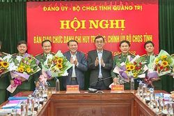 Bàn giao chức danh Chỉ huy trưởng và Chính ủy Bộ Chỉ huy Quân sự tỉnh Quảng Trị