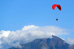 Hoa hậu Khánh Vân trải nghiệm nhảy dù lượn ở độ cao 1.400m
