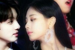 Jungkook BTS và Tzuyu Twice là cặp 'trai xinh gái đẹp' nhất thế giới năm 2019