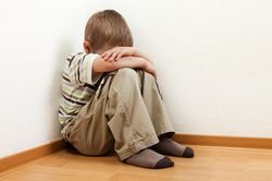 Ngược đời: Mẹ dạy con… khóc
