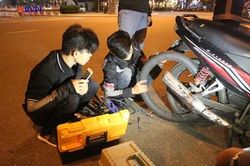Những 'hiệp sĩ' trắng đêm giúp người ở Đà Nẵng