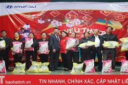 Trao 100 suất quà Tết cho hộ nghèo, đối tượng bảo trợ xã hội tại Thạch Hà