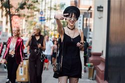 Điểm lại 10 xu hướng thời trang nổi bật nhất mỗi năm trong thập kỷ qua