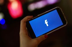 'Vận xui' vẫn ập đến với Facebook trong ngày cuối năm