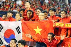 HLV Park Hang Seo: 'Tôi rơi nước mắt trước tình cảm của người Việt Nam'