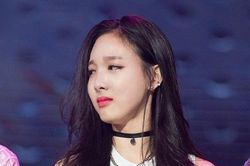 Thông điệp 'cầu xin' của Twice là do kẻ theo lén Nayeon đi chung máy bay