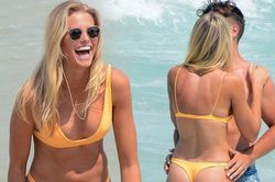 Natalie Roser đẹp mê mẩn, mặn nồng với bạn trai trên biển