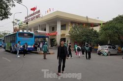 Bến xe đìu hiu, nhà ga vắng khách ngày đầu năm