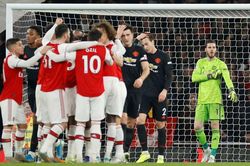 Arsenal trút cơn thịnh nộ, MU thua tan tác