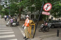 Manơcanh làm nhiệm vụ... cảnh sát giao thông tại Ấn Độ