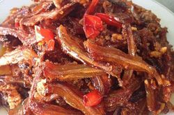 Chỉ 10 phút có ngay món cá cơm rim cay cho bữa tối cuối ngày
