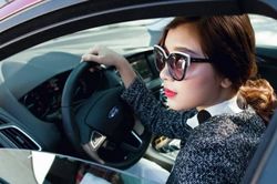 Cách đuổi ruồi muỗi ra khỏi ô tô trong chớp mắt
