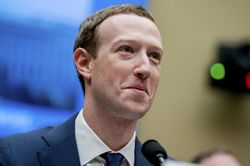 Ngập ngụa trong bê bối, ông chủ Facebook vẫn 'đút túi' 27,3 tỷ USD trong năm qua
