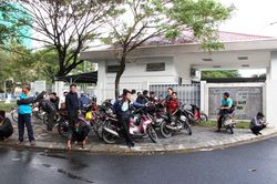 Bị nợ lương và bảo hiểm, hàng trăm tài xế xe buýt Đà Nẵng đình công trong ngày đầu năm mới