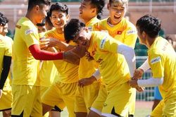 Buổi tập rộn tiếng cười của U23 ngày đầu năm