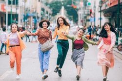 Tổn thương vì những lời hồn nhiên thái quá của bạn thân