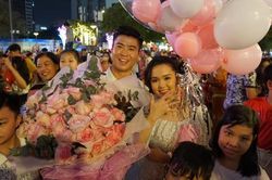 Sau Văn Đức, cầu thủ Duy Mạnh sắp cưới bạn gái hot girl