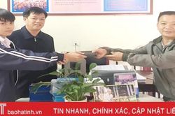 Nam sinh Hà Tĩnh nhặt được chiếc ví, báo nhà trường trả lại người đánh rơi