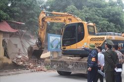 Cưỡng chế vi phạm lấn chiếm đất nông nghiệp tại Đông Anh