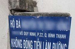 Ai treo biển bêu tên nữ chủ hộ vì 'không đóng tiền làm đường'?