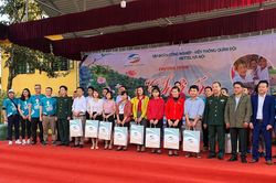 Tặng 946 suất quà cho học sinh tại 2 xã Mường Tùng và Sá Tổng