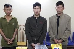 Khám nhà kẻ tàng trữ ma túy, thu một súng K59 và 5 kg ma túy đá