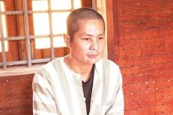 Chém vợ suýt chết vì thua bạc, rồi mua thuốc trừ sâu uống