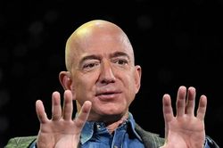 Mất 10 tỷ USD trong năm 2019, Jeff Bezos vẫn giàu nhất hành tinh