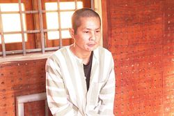 Uống thuốc sâu tự tử bất thành, gã đàn ông chém vợ bị khởi tố
