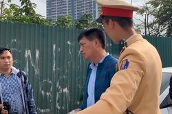 Tài xế bị cấm lái ôtô 23 tháng, phạt 35 triệu sau bữa nhậu trưa