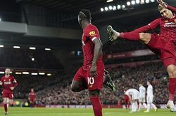 Fan Liverpool phát cuồng vì màn ăn mừng kungfu đôi của Mane và Firmino
