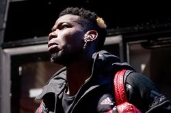Pogba nén đau cứu MU rồi tái phát chấn thương