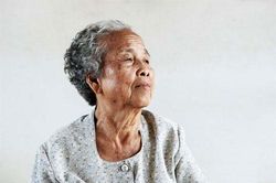 Mỗi mùa xuân sang, mẹ tôi... 'khờ' thêm một tẹo