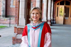 Cựu Ngoại trưởng Mỹ Hillary Clinton làm hiệu trưởng trường đại học