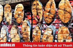 Cá Thu nướng, món quà 'quê' hút khách ngày Tết