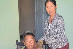 Mẹ nghèo nuôi con bị bệnh nan y