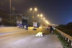 CSGT bị nam thanh niên phóng xe máy tông trúng, nằm bất động trên Quốc lộ 5