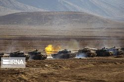 Iran cho hàng chục xe tăng Chieftain do Anh sản xuất cùng khẹt lửa thị uy