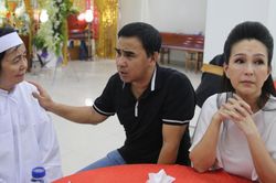 Quyền Linh, Diễm My đến viếng nghệ sĩ Chánh Tín