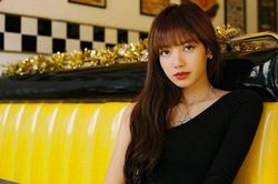 Lisa Blackpink bị chủ quán cà phê ở quê nhà quấy rối khủng khiếp