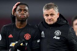 Solskjaer đáp trả van Persie: 'Tôi không sống ở thời trung cổ'