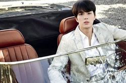 'Chủ tịch' Jin vùng lên đấu tranh, đàn em BTS cười như nắc nẻ
