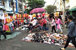 Hàng rong, xe đẩy vây Pouyuen