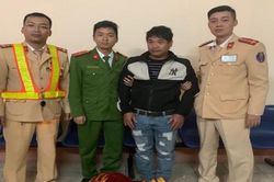 Nam thanh niên mang theo 28 bánh pháo nổ trên ô tô