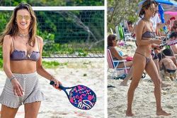Alessandra Ambrosio biến bãi biển thành sàn catwalk, tự tin khoe dáng nuột