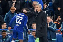Mourinho 'bắt cóc' trò cũ, Chelsea nổi điên