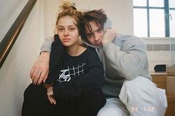 Hai con trai Becks say đắm bên bạn gái