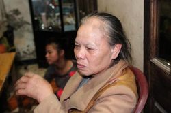 Xót xa cuộc sống của người phụ nữ tật nguyền từng có ý định cho con gái ngây dại uống thuốc chuột cùng chết để 'hết khổ'