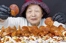 Quay vlog ăn uống thả ga, cụ bà 82 tuổi người Hàn Quốc gây sốt cộng đồng mạng